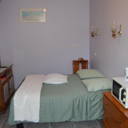 Chambre Charentaise Vars  Buitenkant foto