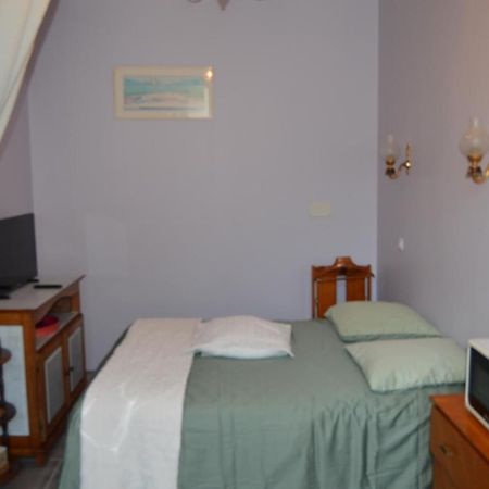 Chambre Charentaise Vars  Buitenkant foto