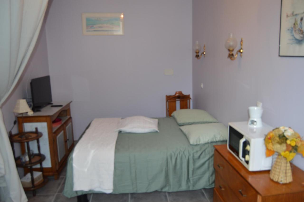Chambre Charentaise Vars  Buitenkant foto